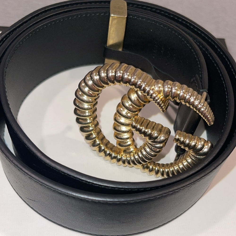 Gucci Black Leather Belt with Gold Accent